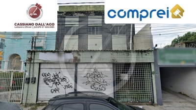 Casa, com uma área construída de 472,45m², edificado em um terreno de 237,50m², situado na Rua do Ri